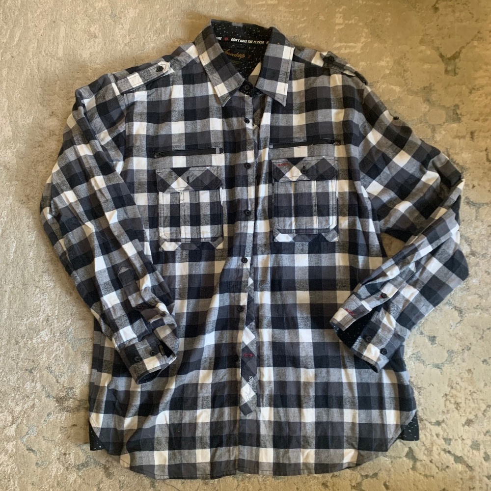 SNEAKTIP - men’s 2XL black and white flannel shirt